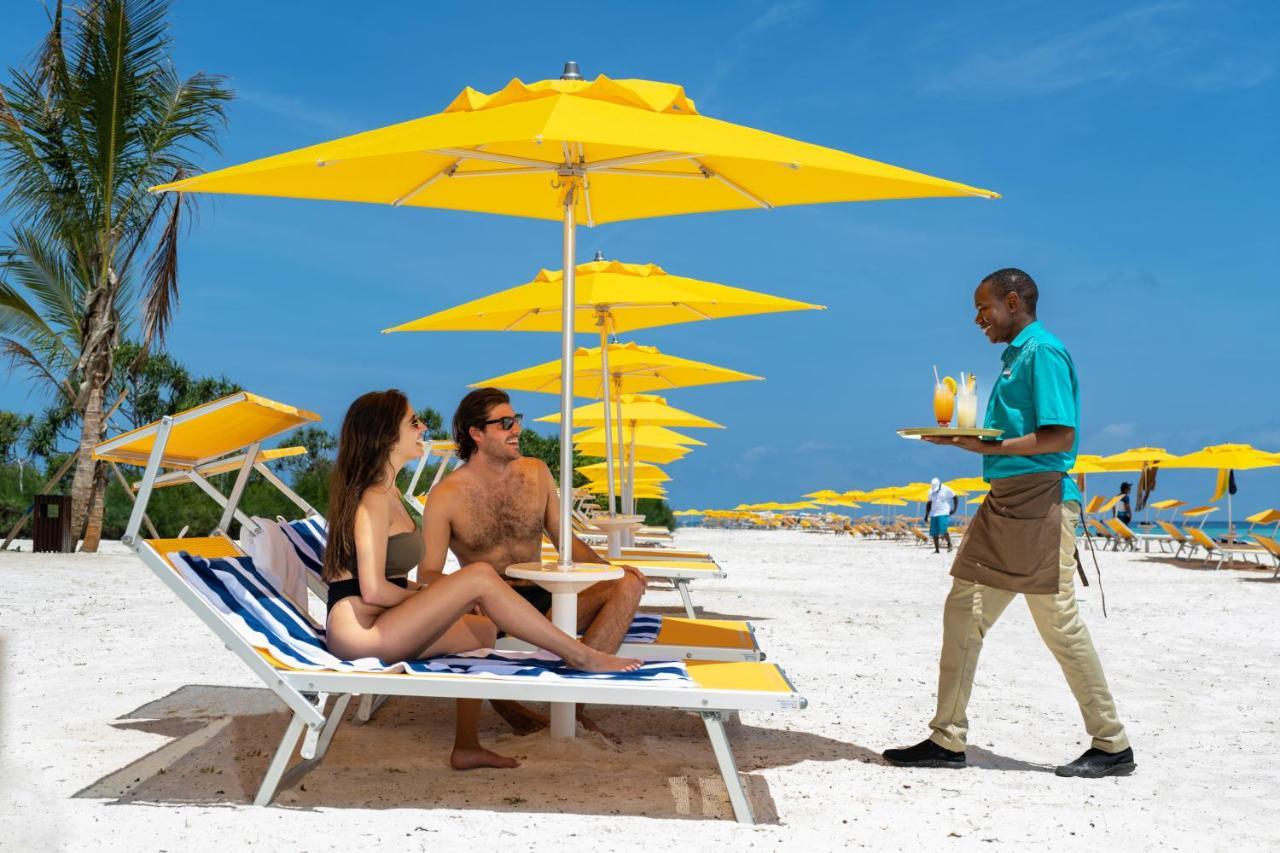 Готель The Mora Zanzibar Матемве Екстер'єр фото Beach service at Atlantis Paradise Island